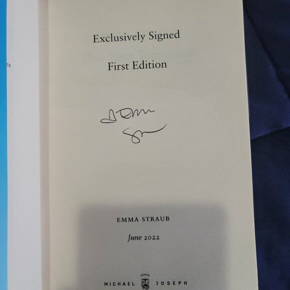 **NEW & SIGNED** This Time Tomorrow by Emma Straub FIRST EDITION (UK cover) - Picture 2 of 2